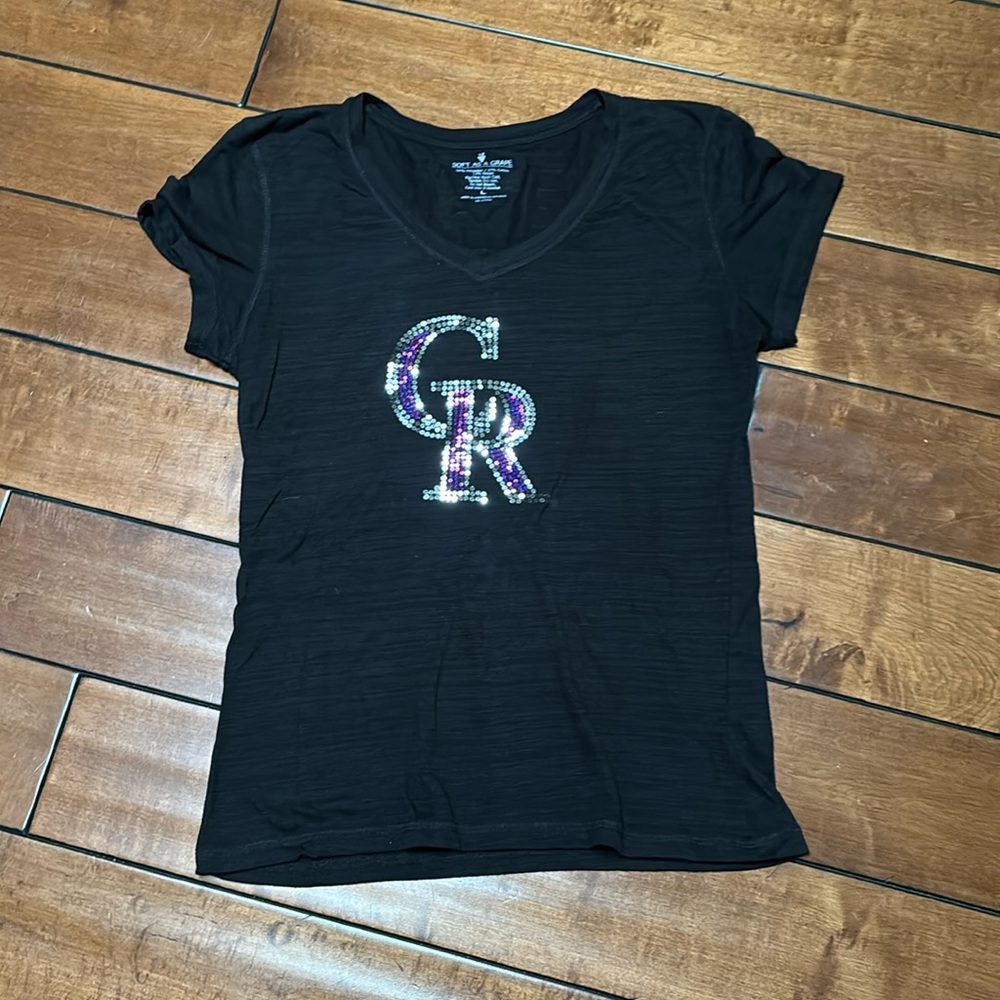 Soft, black medium size large women’s V-neck Colorado Rockies emblem